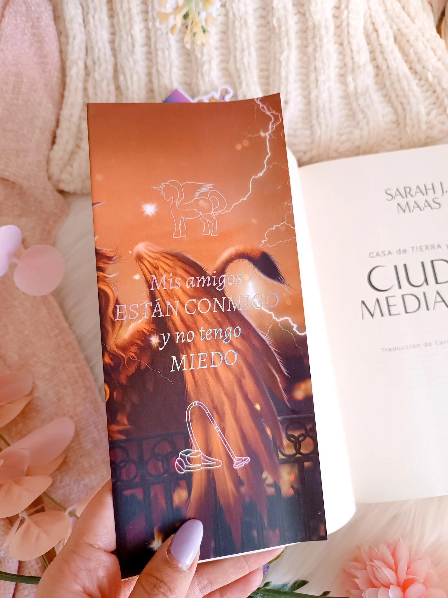 Dust jacket Crescent City Spain Edition