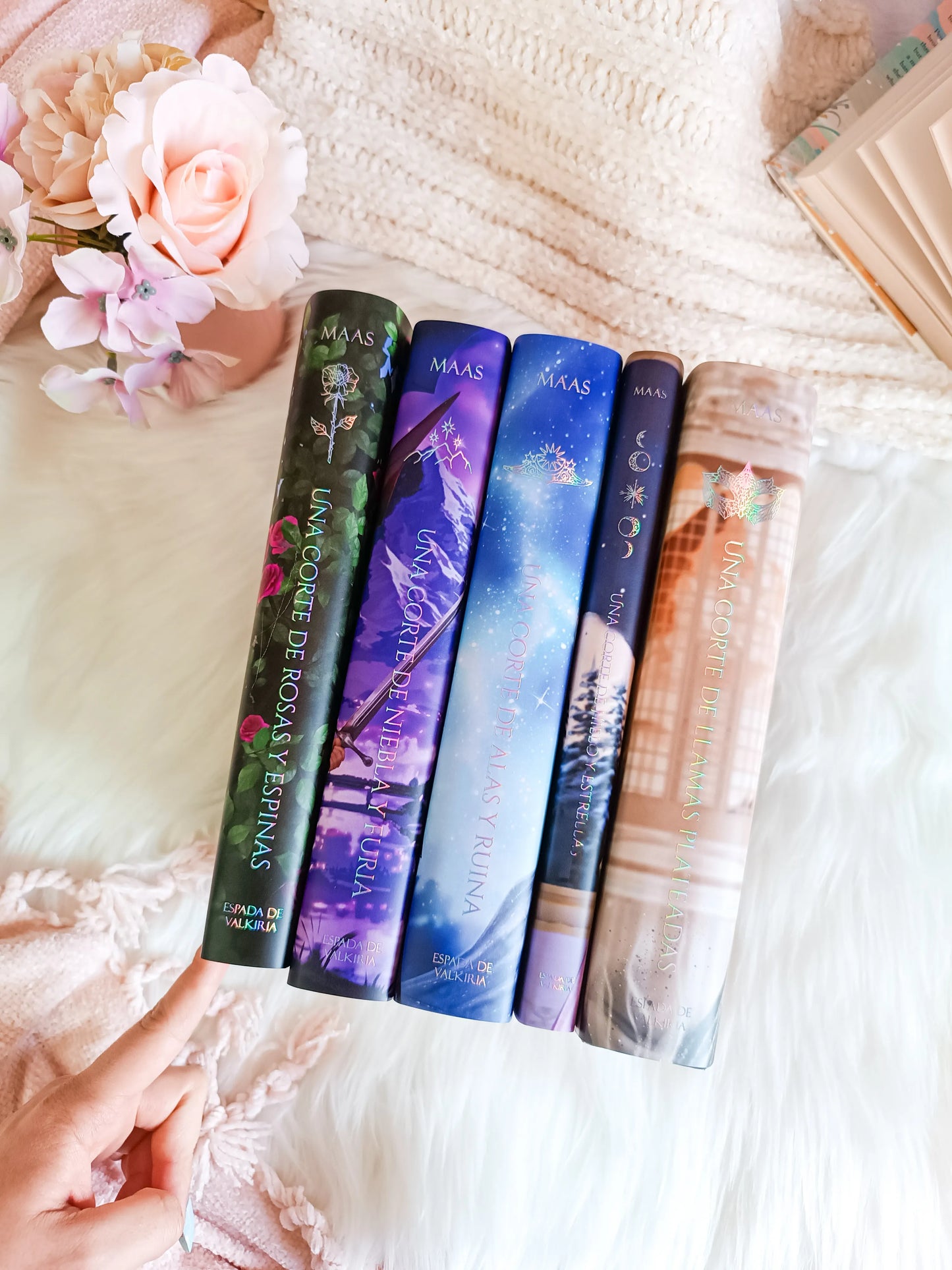 Sobrecubiertas de los 5 libros de Acotar