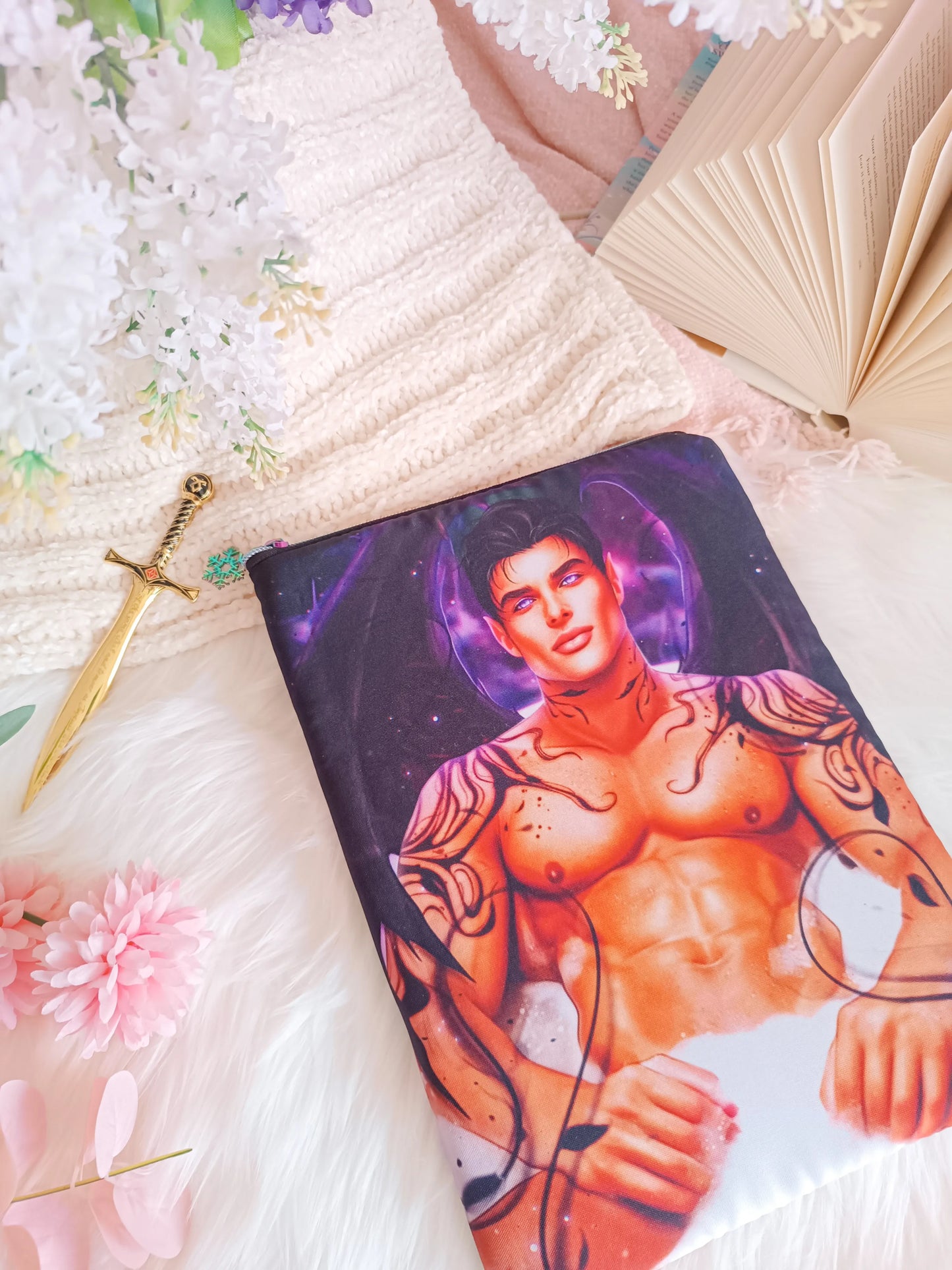 Funda de libro de Rhysand en la bañera - Acotar