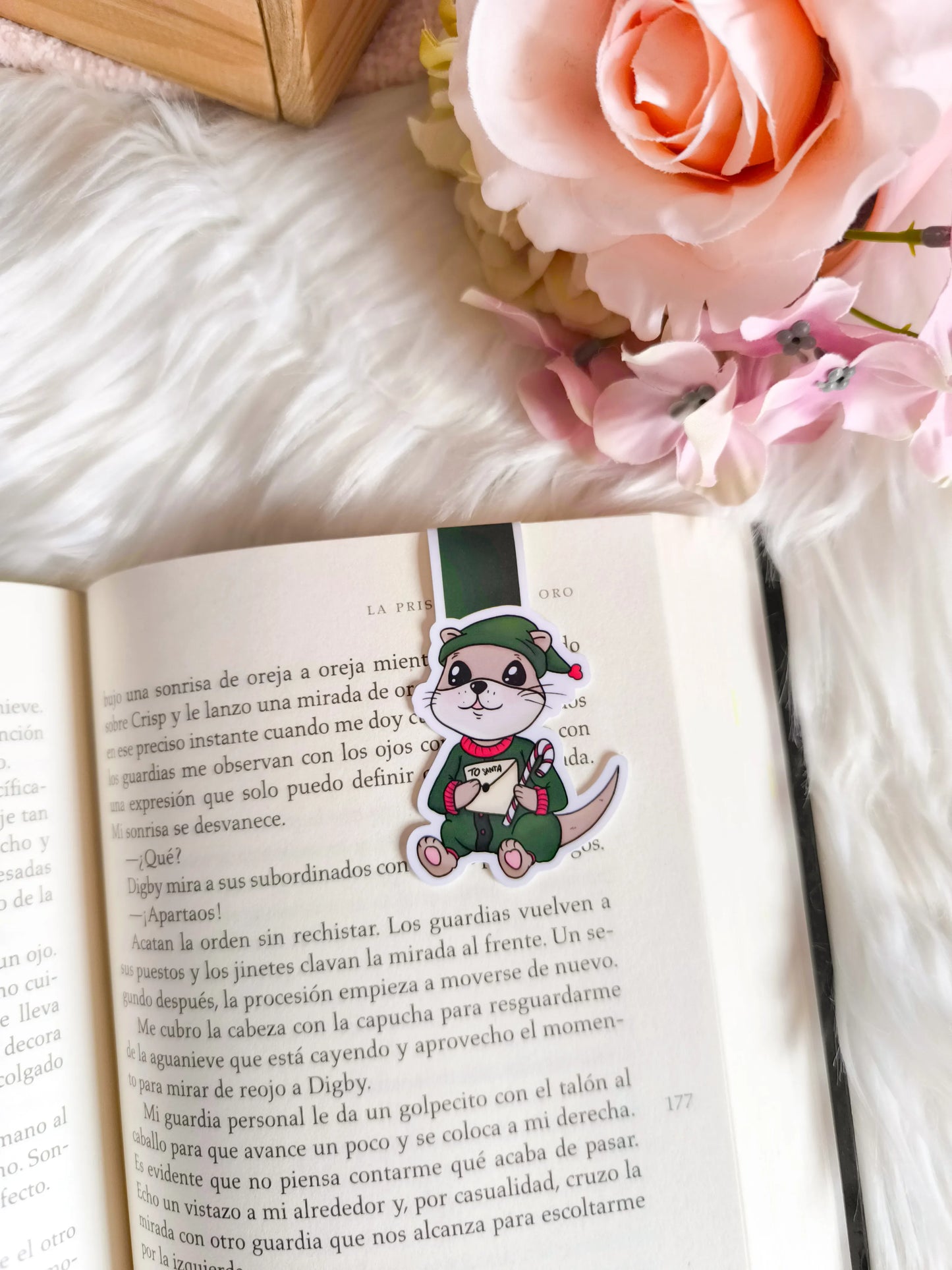 Marcapáginas magnético de Nutrias navideñas