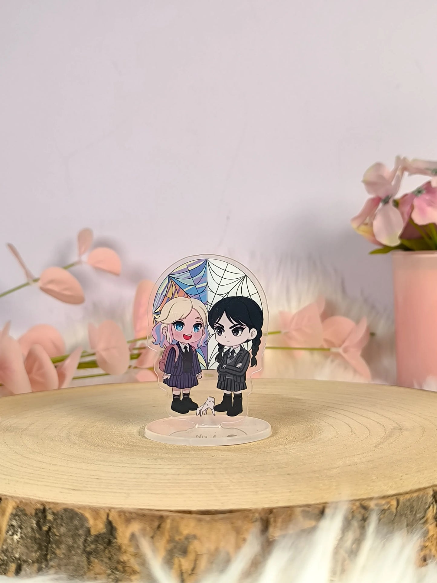 Standee de Miércoles y Enid - Miércoles