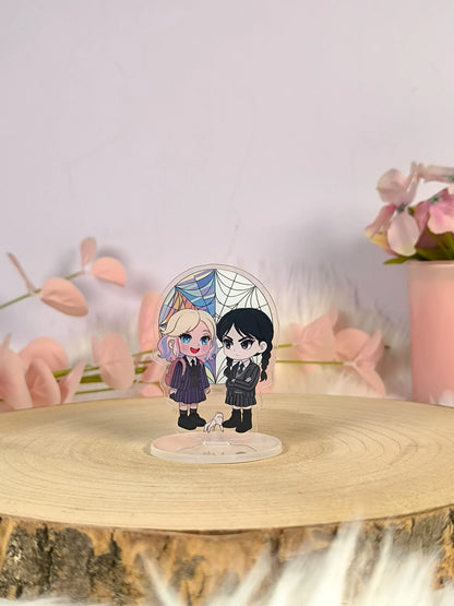 Standee de Miércoles y Enid - Miércoles